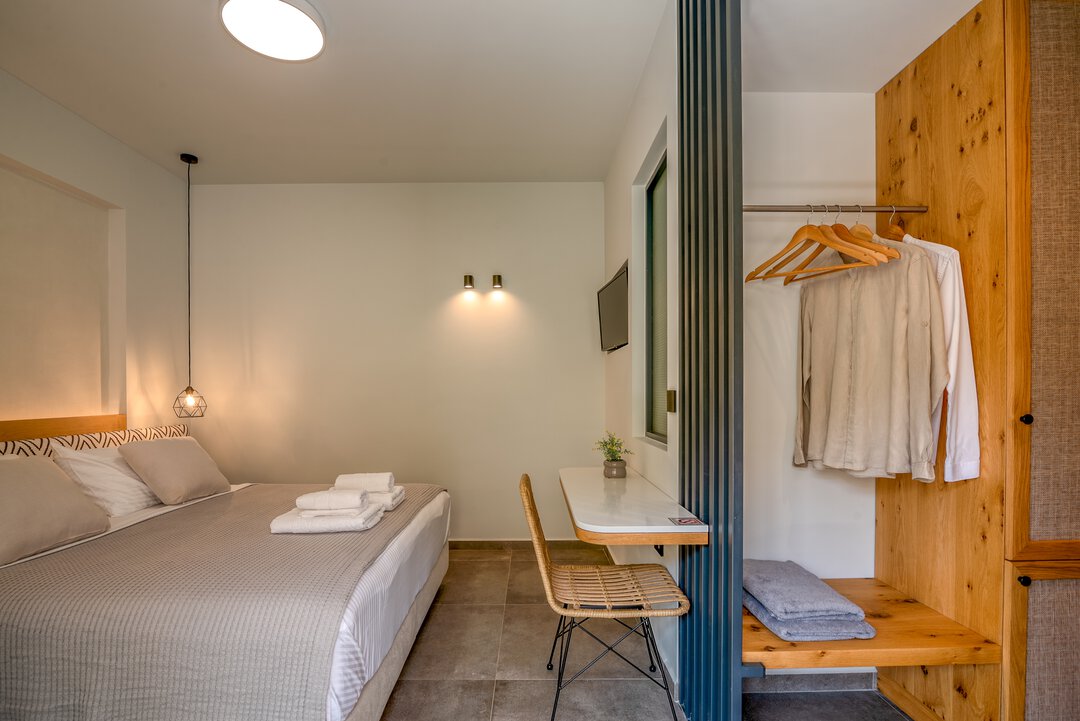 Spacious airy bedroom with high ceilings at Nusa Balos near Balos, Crete